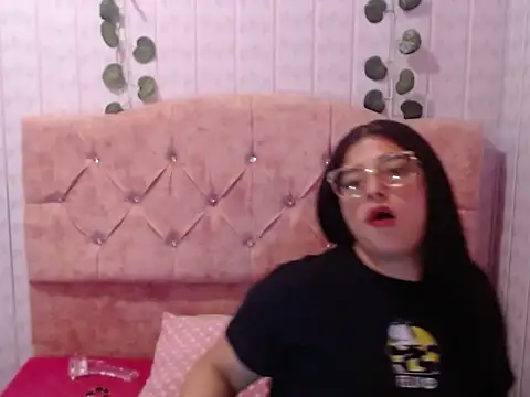 Snapshot of Melaniie_Bonnet chatting on 2, 10, 2025 Melaniie Bonnet online show from 2, 10, 2025