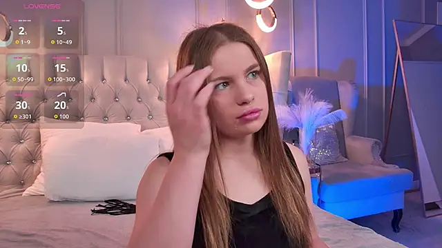 Snapshot of NicoleBellin chatting on 17, 10, 2025 NicoleBellin online show from 17, 10, 2025