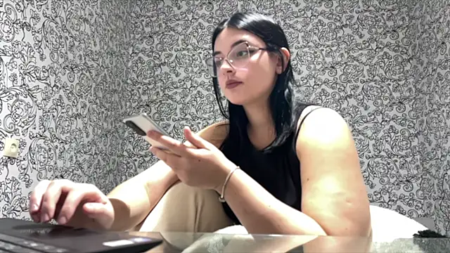 Snapshot of ElisaAniston chatting on 1, 10, 2025 ElisaAniston online show from 1, 10, 2025