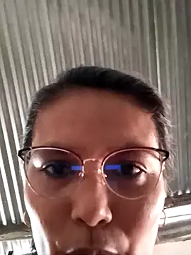 Snapshot of Linis_19 chatting on 2, 10, 2025 Linis 19 online show from 2, 10, 2025