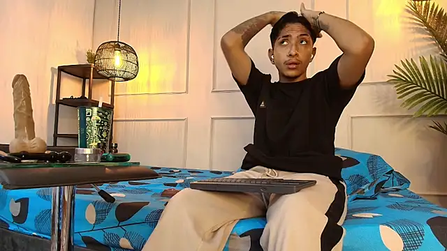 fkenneth macias online show from 17, 10, 2025