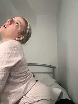 LucyLowbb online show from 5, 10, 2025