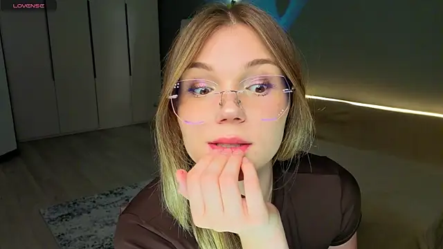 Snapshot of linakorvin chatting on 7, 7, 2026 linakorvin online show from 7, 7, 2026