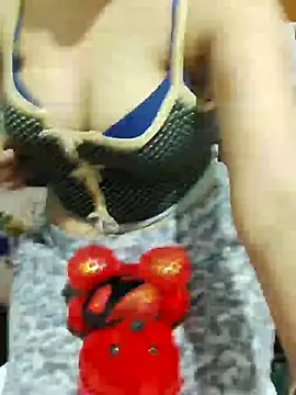 Snapshot of Rihame07 chatting on 11, 11, 2025 Rihame07 online show from 11, 11, 2025