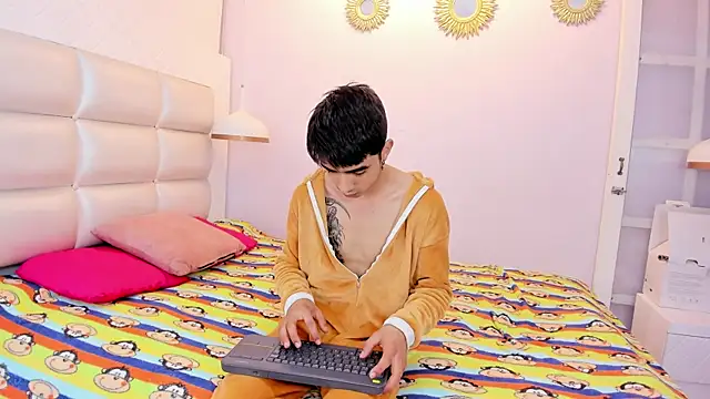 Hottie Guy online show from 10, 10, 2025