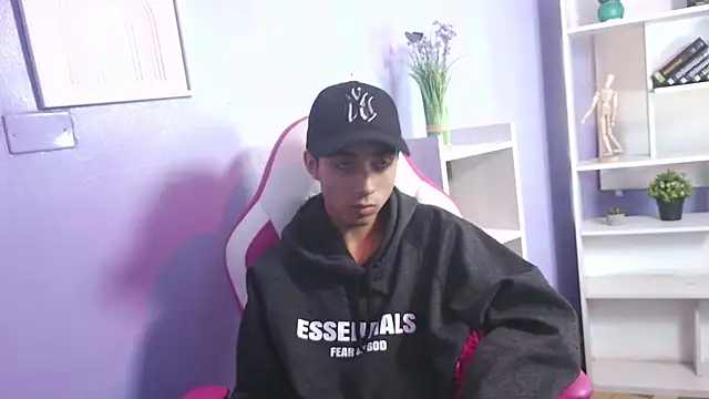 Hottie Guy online show from 22, 10, 2025