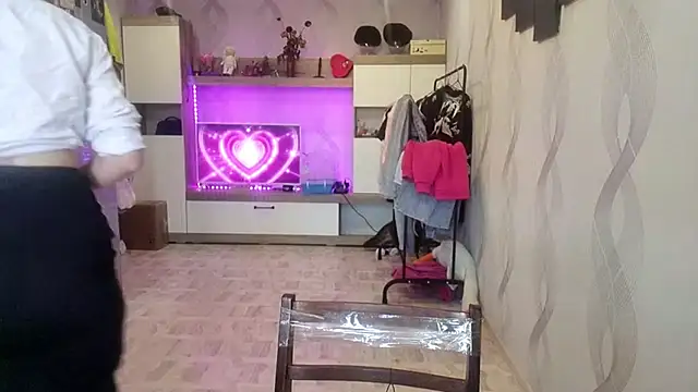 Snapshot of Elyra_glow chatting on 2, 10, 2025 Elyra glow online show from 2, 10, 2025