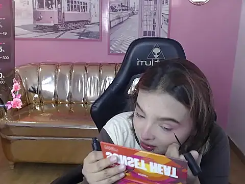 Snapshot of mia_foster_t chatting on 7, 11, 2025 mia foster t online show from 7, 11, 2025