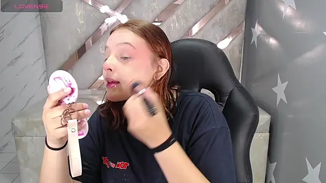 mia foster t online show from 18, 4, 2026