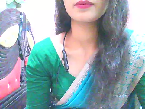 Snapshot of night_queeen7 chatting on 13, 11, 2025 night queeen7 online show from 13, 11, 2025