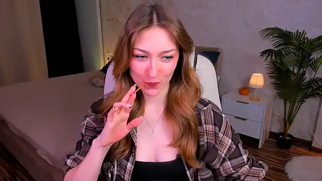 Snapshot of AngelAnabelle chatting on 12, 11, 2025 AngelAnabelle online show from 12, 11, 2025