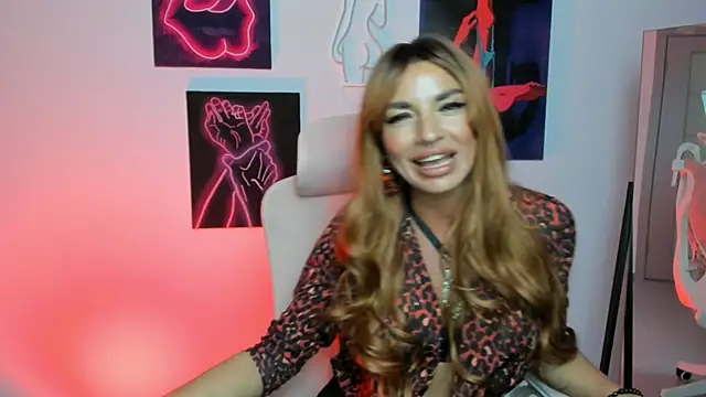 Snapshot of Queen_Violetta_ chatting on 2, 10, 2025 Queen Violetta online show from 2, 10, 2025