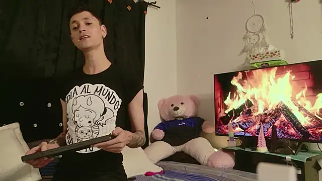 Snapshot of Tyler_cat chatting on 4, 10, 2025 Tyler cat online show from 4, 10, 2025