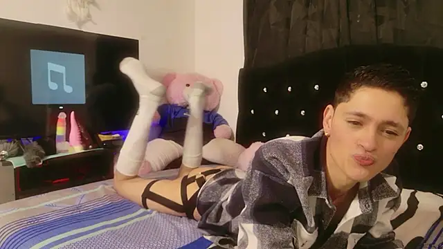 Snapshot of Tyler_cat chatting on 6, 10, 2025 Tyler cat online show from 6, 10, 2025