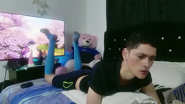 Snapshot of Tyler_cat chatting on 9, 10, 2025 Tyler cat online show from 9, 10, 2025