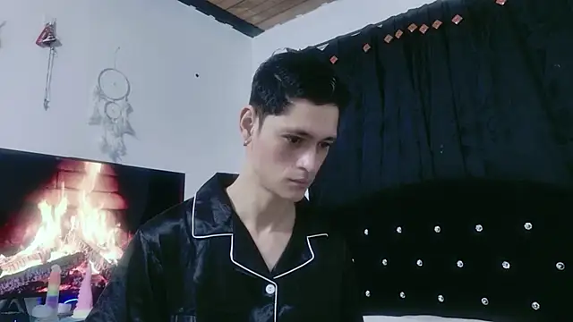 Snapshot of Tyler_cat chatting on 15, 10, 2025 Tyler cat online show from 15, 10, 2025