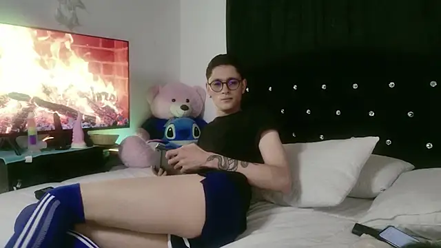 Snapshot of Tyler_cat chatting on 17, 10, 2025 Tyler cat online show from 17, 10, 2025