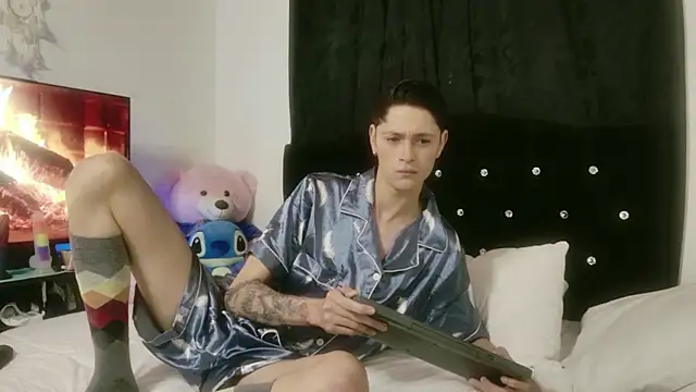 Snapshot of Tyler_cat chatting on 18, 10, 2025 Tyler cat online show from 18, 10, 2025