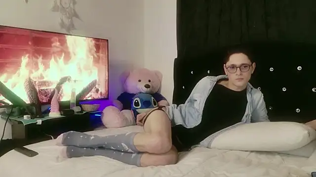 Snapshot of Tyler_cat chatting on 21, 10, 2025 Tyler cat online show from 21, 10, 2025