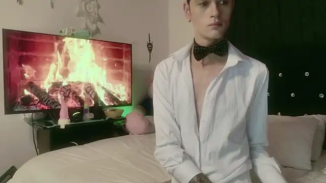 Snapshot of Tyler_cat chatting on 27, 10, 2025 Tyler cat online show from 27, 10, 2025