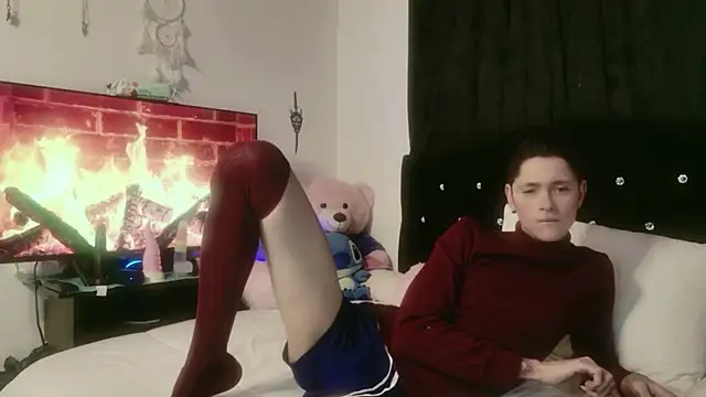 Snapshot of Tyler_cat chatting on 28, 10, 2025 Tyler cat online show from 28, 10, 2025