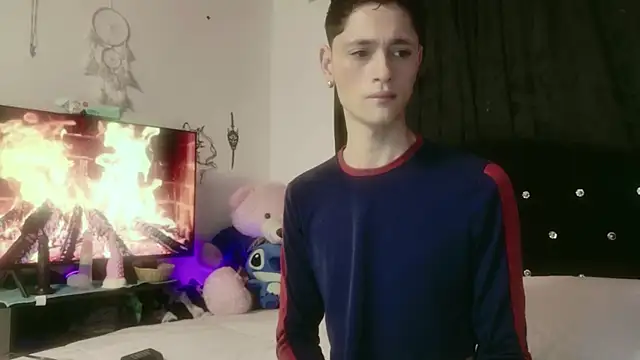 Snapshot of Tyler_cat chatting on 4, 11, 2025 Tyler cat online show from 4, 11, 2025