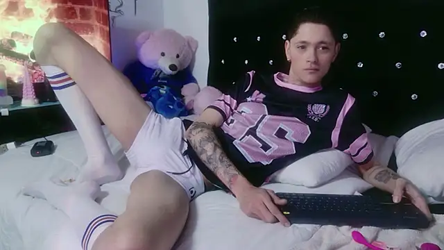 Snapshot of Tyler_cat chatting on 10, 11, 2025 Tyler cat online show from 10, 11, 2025