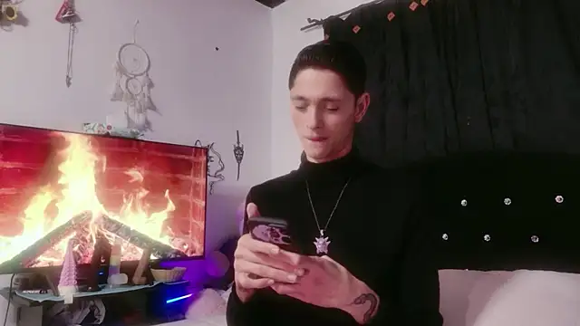 Snapshot of Tyler_cat chatting on 11, 11, 2025 Tyler cat online show from 11, 11, 2025