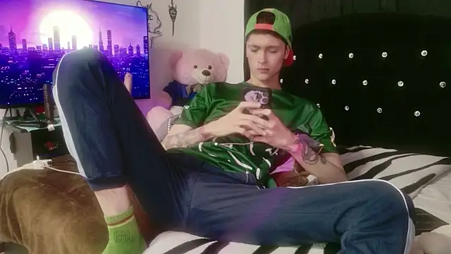 Tyler cat online show from 30, 11, 2025