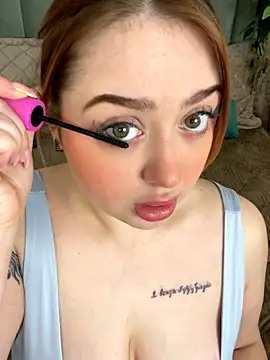 Snapshot of KellyMoors chatting on 9, 10, 2025 KellyMoors online show from 9, 10, 2025