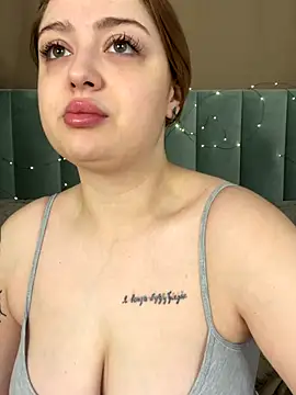 Snapshot of KellyMoors chatting on 19, 10, 2025 KellyMoors online show from 19, 10, 2025