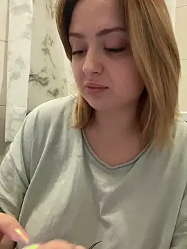 Snapshot of KellyMoors chatting on 21, 10, 2025 KellyMoors online show from 21, 10, 2025