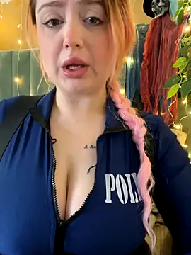 Snapshot of KellyMoors chatting on 27, 10, 2025 KellyMoors online show from 27, 10, 2025