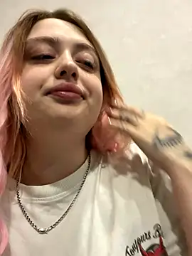 Snapshot of KellyMoors chatting on 27, 10, 2025 KellyMoors online show from 27, 10, 2025