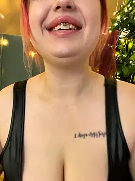 Snapshot of KellyMoors chatting on 1, 11, 2025 KellyMoors online show from 1, 11, 2025