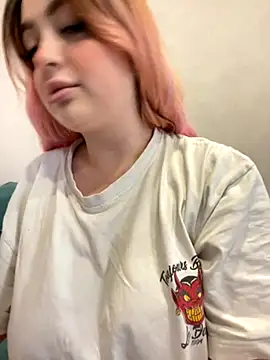 Snapshot of KellyMoors chatting on 5, 11, 2025 KellyMoors online show from 5, 11, 2025