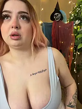 Snapshot of KellyMoors chatting on 6, 11, 2025 KellyMoors online show from 6, 11, 2025