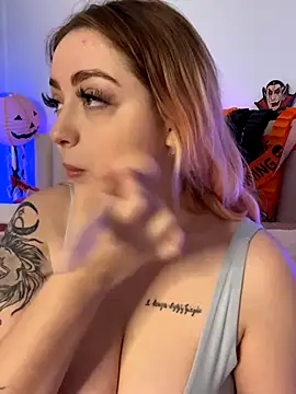 Snapshot of KellyMoors chatting on 12, 11, 2025 KellyMoors online show from 12, 11, 2025