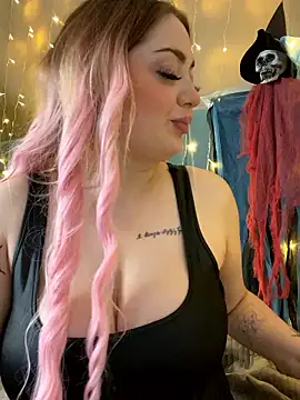 Snapshot of KellyMoors chatting on 13, 11, 2025 KellyMoors online show from 13, 11, 2025