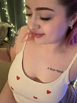 Snapshot of KellyMoors chatting on 5, 2, 2026 KellyMoors online show from 5, 2, 2026