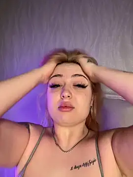 KellyMoors online show from 10, 4, 2026