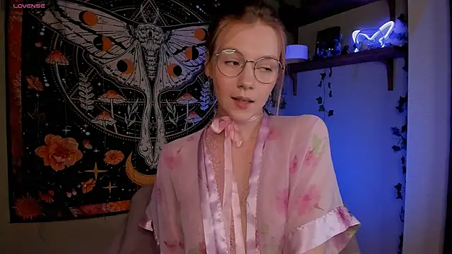 lyra thenymph online show from 18, 10, 2025