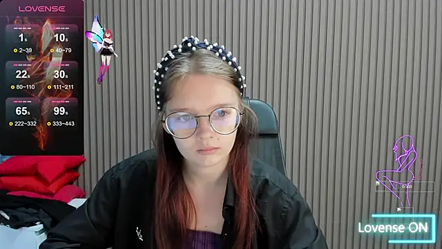 Snapshot of shy_elina01 chatting on 5, 10, 2025 shy elina01 online show from 5, 10, 2025