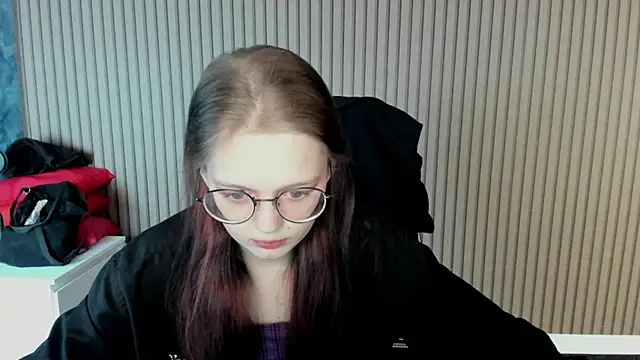 Snapshot of shy_elina01 chatting on 7, 10, 2025 shy elina01 online show from 7, 10, 2025