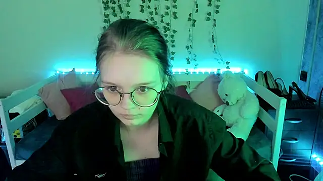 Snapshot of shy_elina01 chatting on 10, 10, 2025 shy elina01 online show from 10, 10, 2025