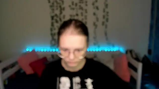 Snapshot of shy_elina01 chatting on 12, 10, 2025 shy elina01 online show from 12, 10, 2025