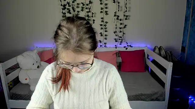 Snapshot of shy_elina01 chatting on 20, 10, 2025 shy elina01 online show from 20, 10, 2025