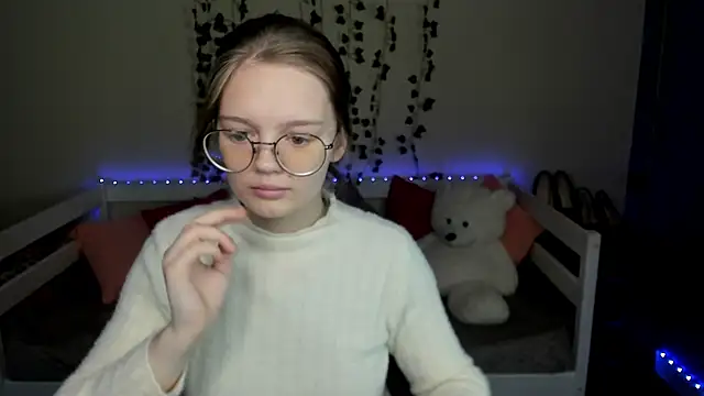 Snapshot of shy_elina01 chatting on 3, 11, 2025 shy elina01 online show from 3, 11, 2025