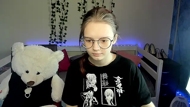 Snapshot of shy_elina01 chatting on 5, 11, 2025 shy elina01 online show from 5, 11, 2025