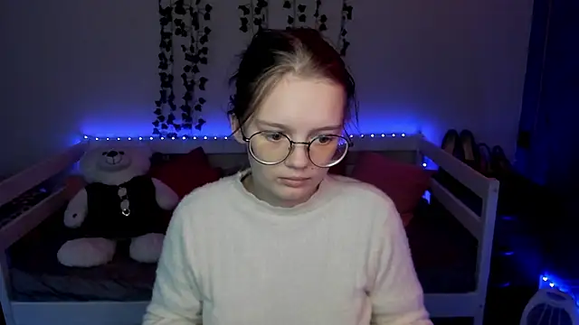 Snapshot of shy_elina01 chatting on 6, 11, 2025 shy elina01 online show from 6, 11, 2025